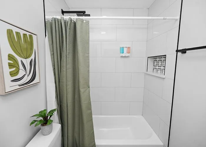 Cozy 3br Retreat Sleeps 8 With Free Parking Near Of Illinois Chicago, Medical District & West Loop