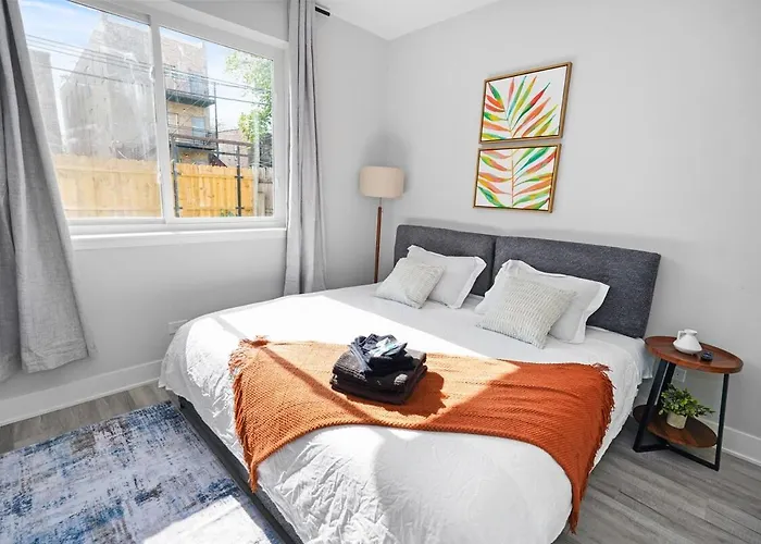Апартаменты Cozy 3br Retreat Sleeps 8 With Free Parking Near Of Illinois Chicago, Medical District & West Loop