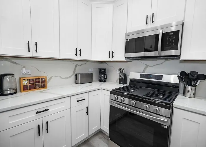 Апартаменты Cozy 3br Retreat Sleeps 8 With Free Parking Near Of Illinois Chicago, Medical District & West Loop Чикаго