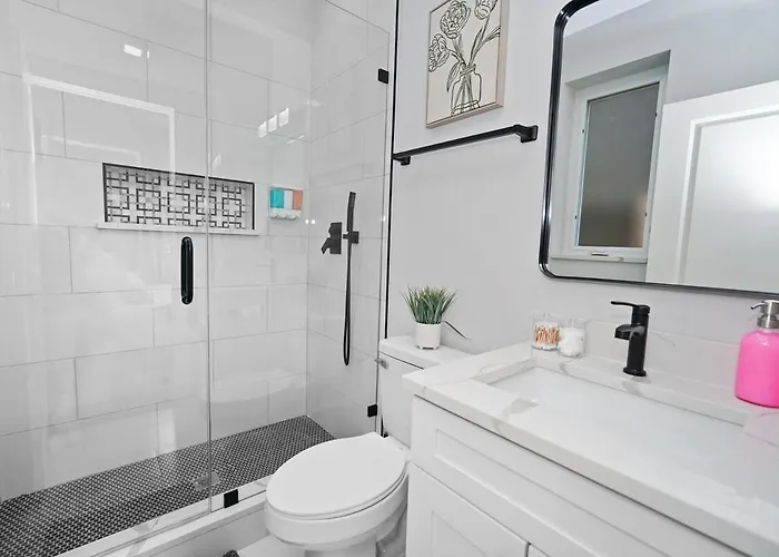 Cozy 3br Retreat Sleeps 8 With Free Parking Near Of Illinois Chicago, Medical District & West Loop