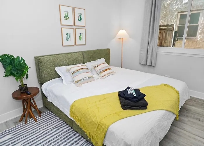 Апартаменты Cozy 3br Retreat Sleeps 8 With Free Parking Near Of Illinois Chicago, Medical District & West Loop Чикаго
