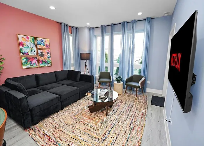 Cozy 3br Retreat Sleeps 8 With Free Parking Near Of Illinois Chicago, Medical District & West Loop * Чикаго